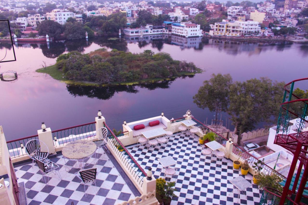 Hotel Mewari Villa Udaipur Bagian luar foto