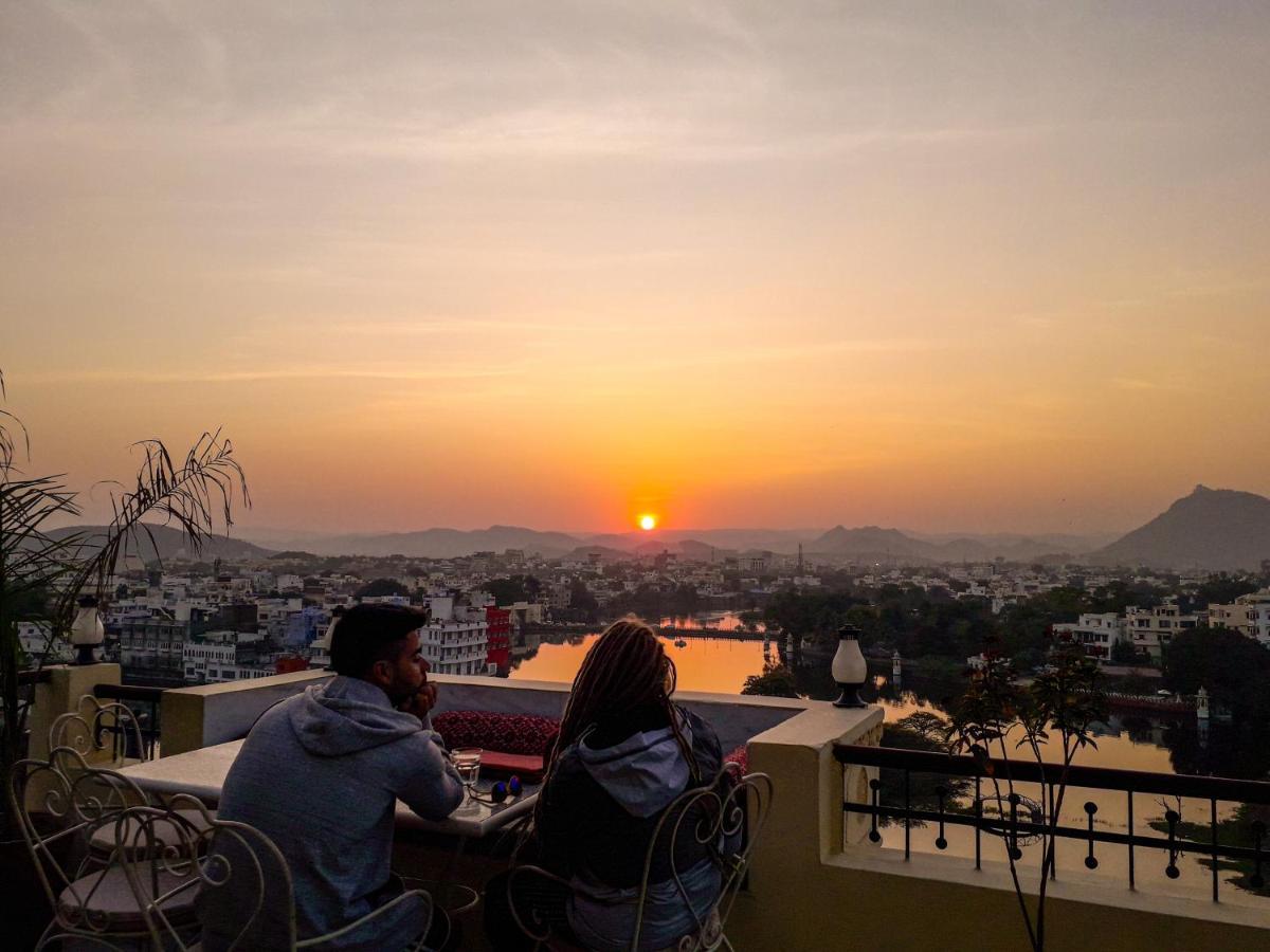 Hotel Mewari Villa Udaipur Bagian luar foto