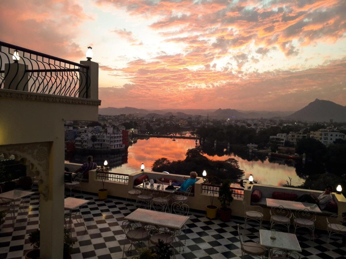 Hotel Mewari Villa Udaipur Bagian luar foto