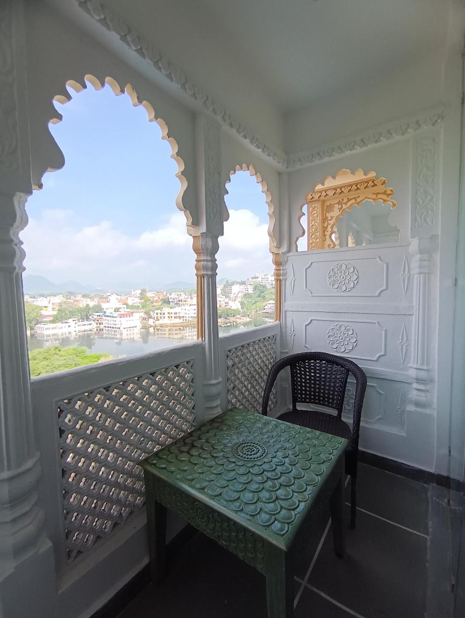 Hotel Mewari Villa Udaipur Bagian luar foto