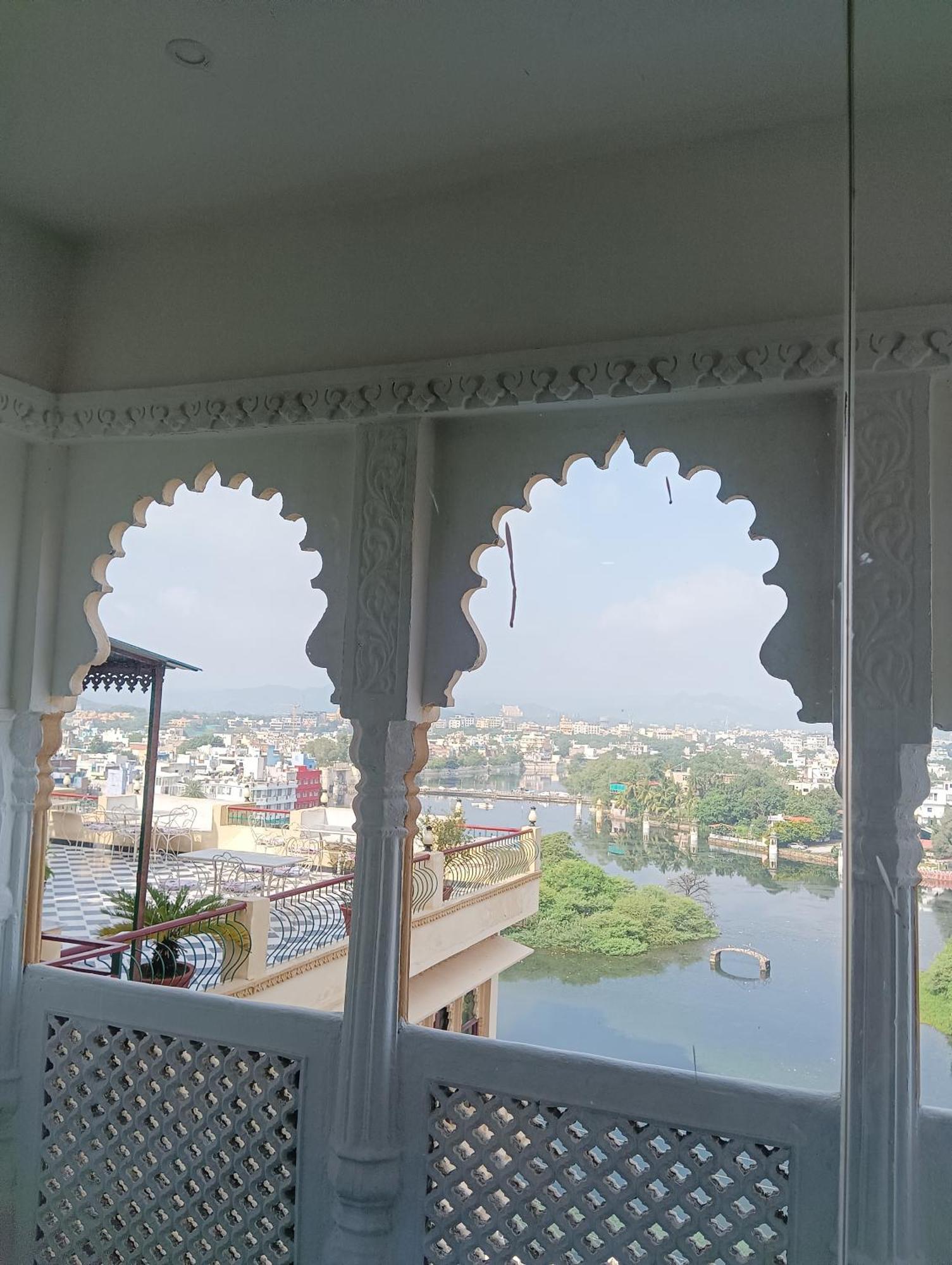 Hotel Mewari Villa Udaipur Bagian luar foto