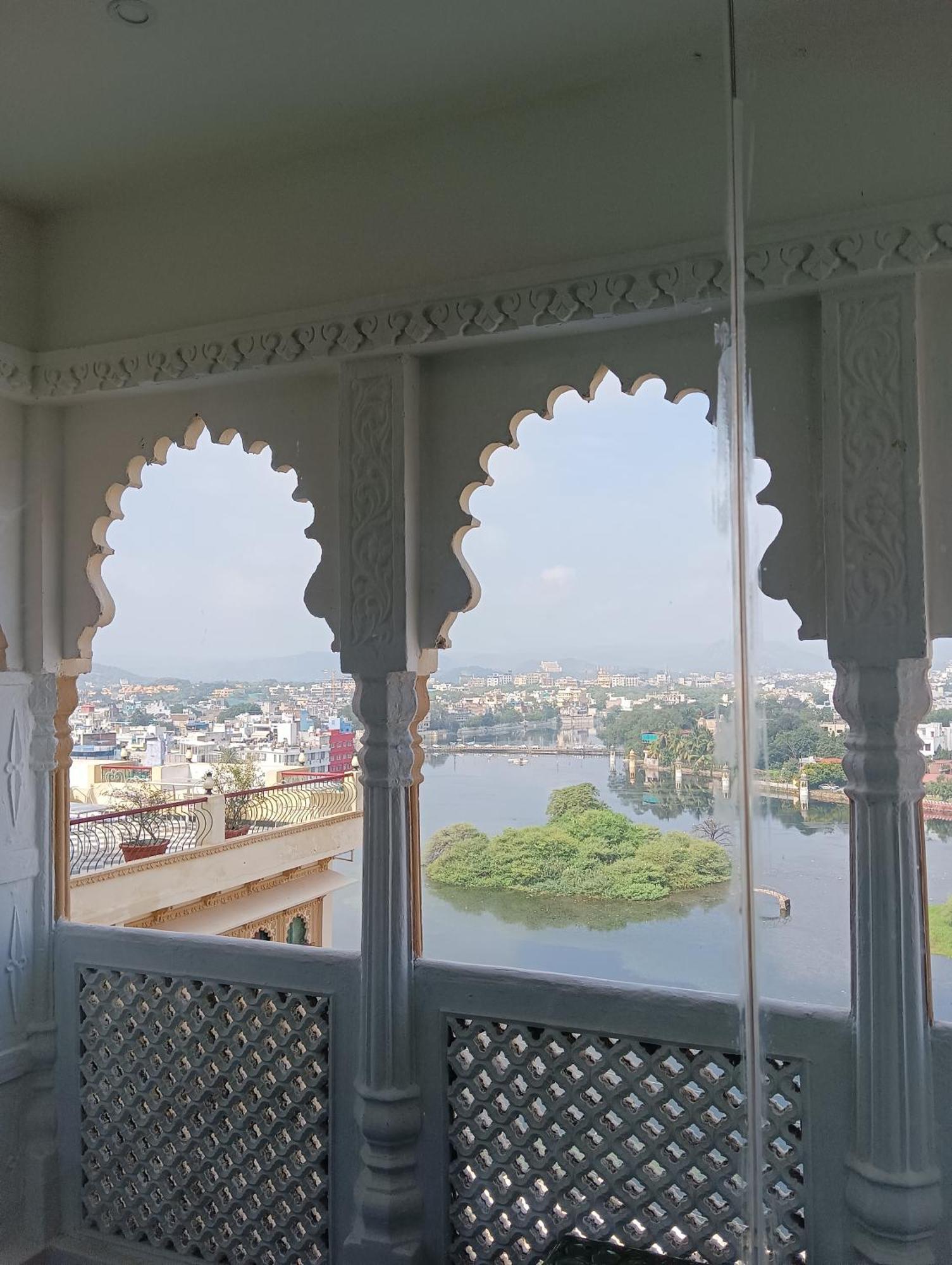 Hotel Mewari Villa Udaipur Bagian luar foto