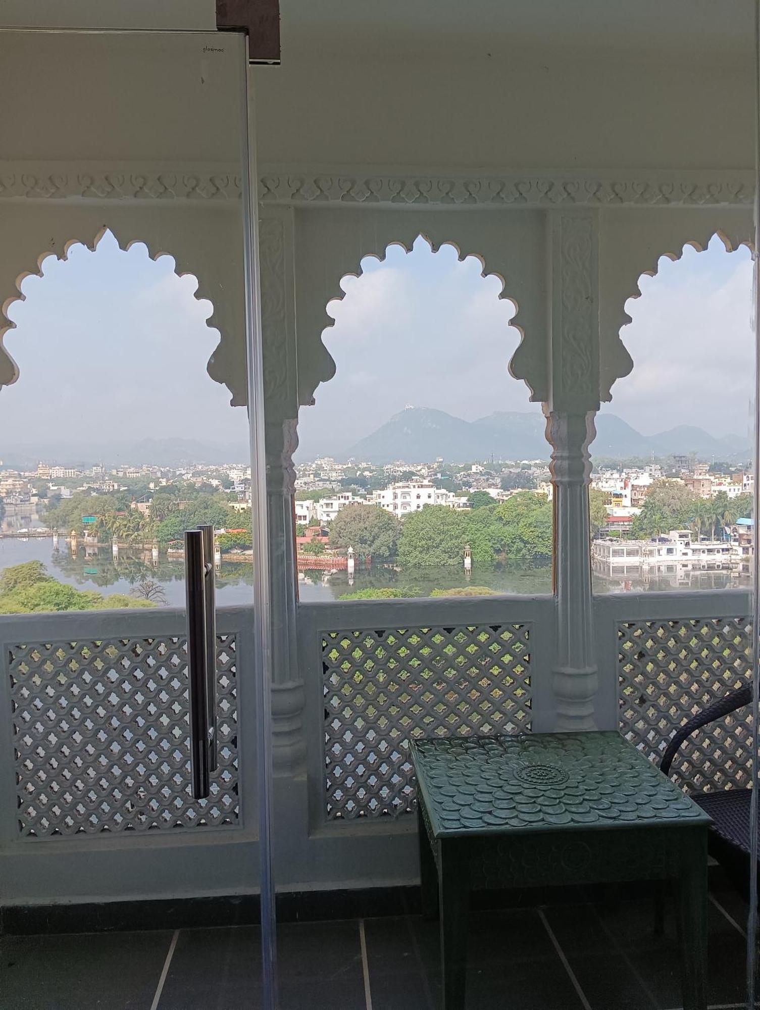 Hotel Mewari Villa Udaipur Bagian luar foto