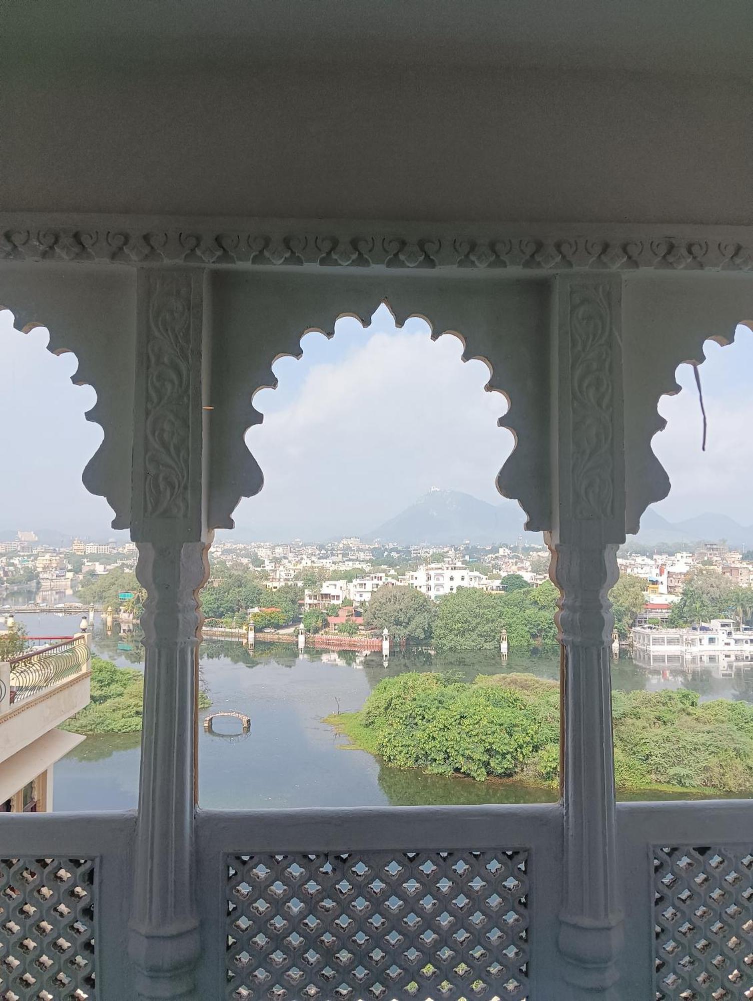 Hotel Mewari Villa Udaipur Bagian luar foto