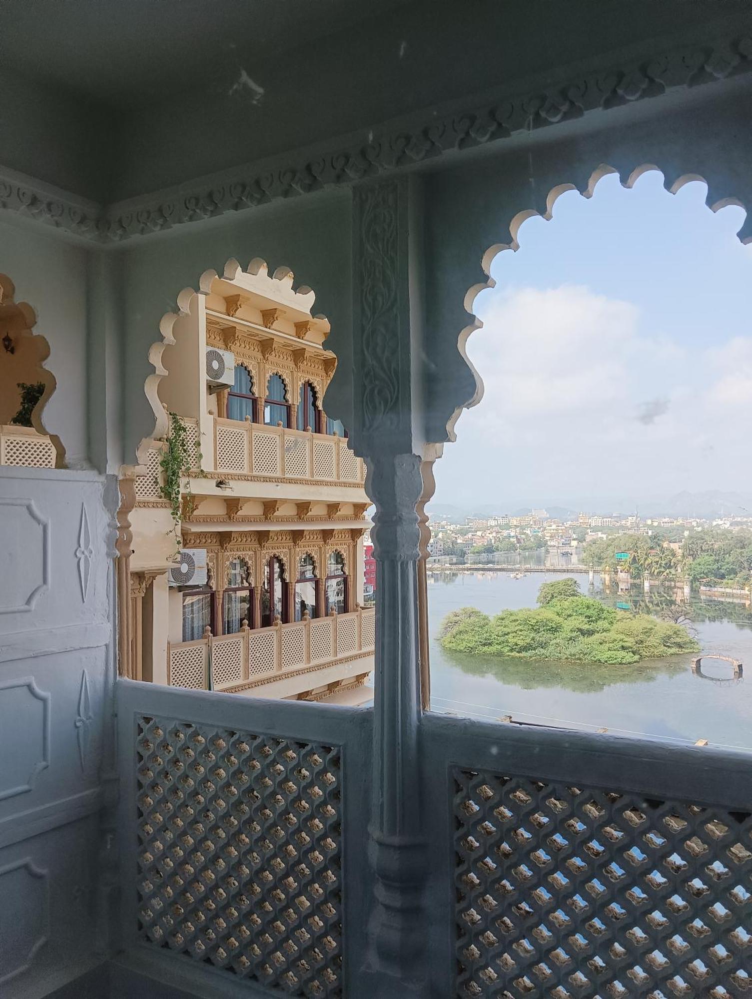 Hotel Mewari Villa Udaipur Bagian luar foto