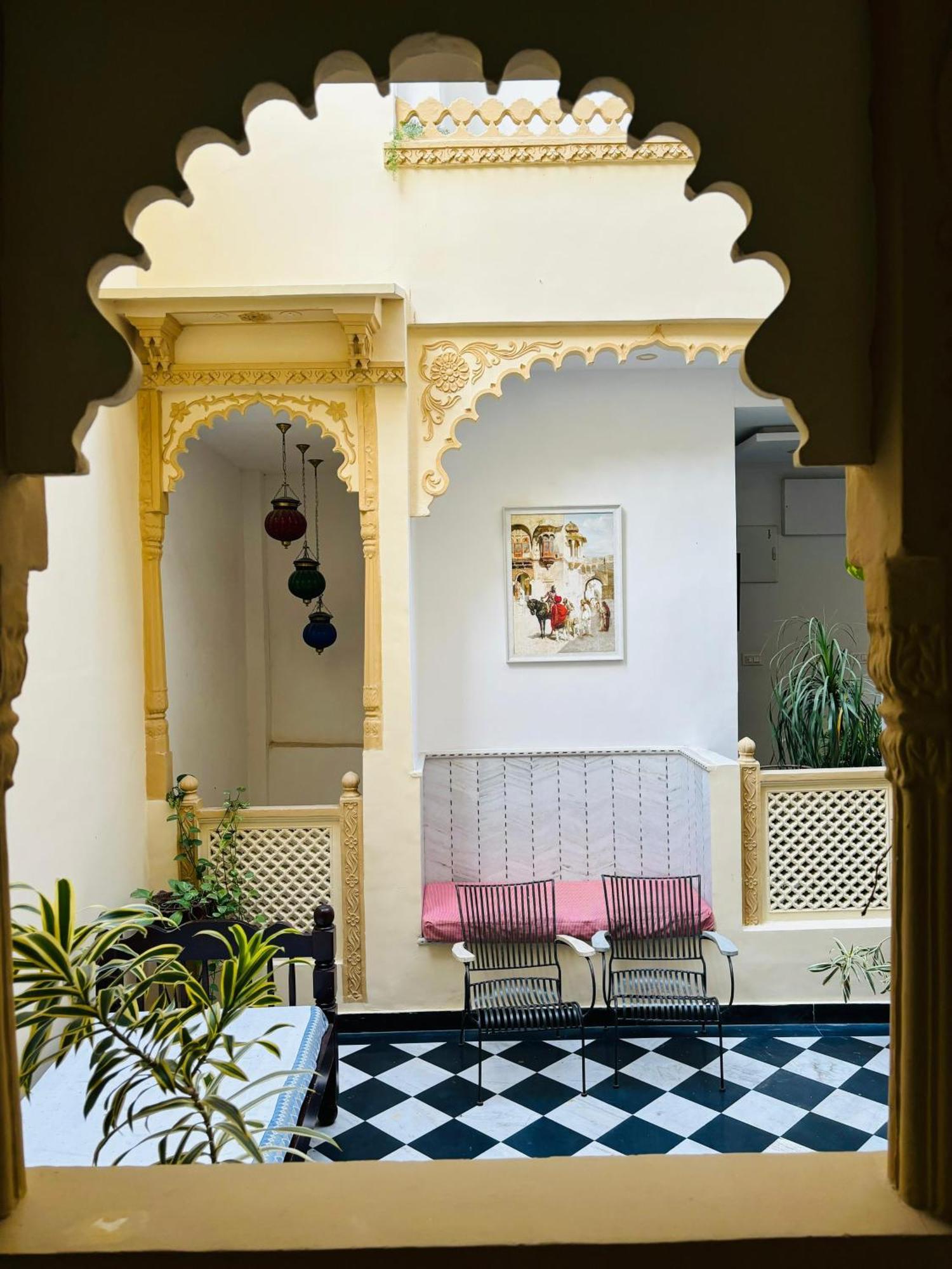 Hotel Mewari Villa Udaipur Bagian luar foto