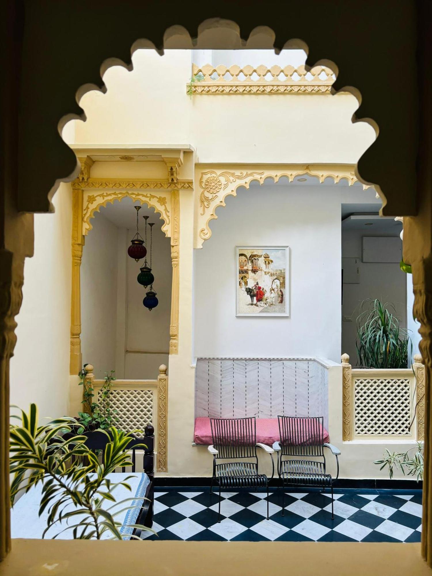 Hotel Mewari Villa Udaipur Bagian luar foto