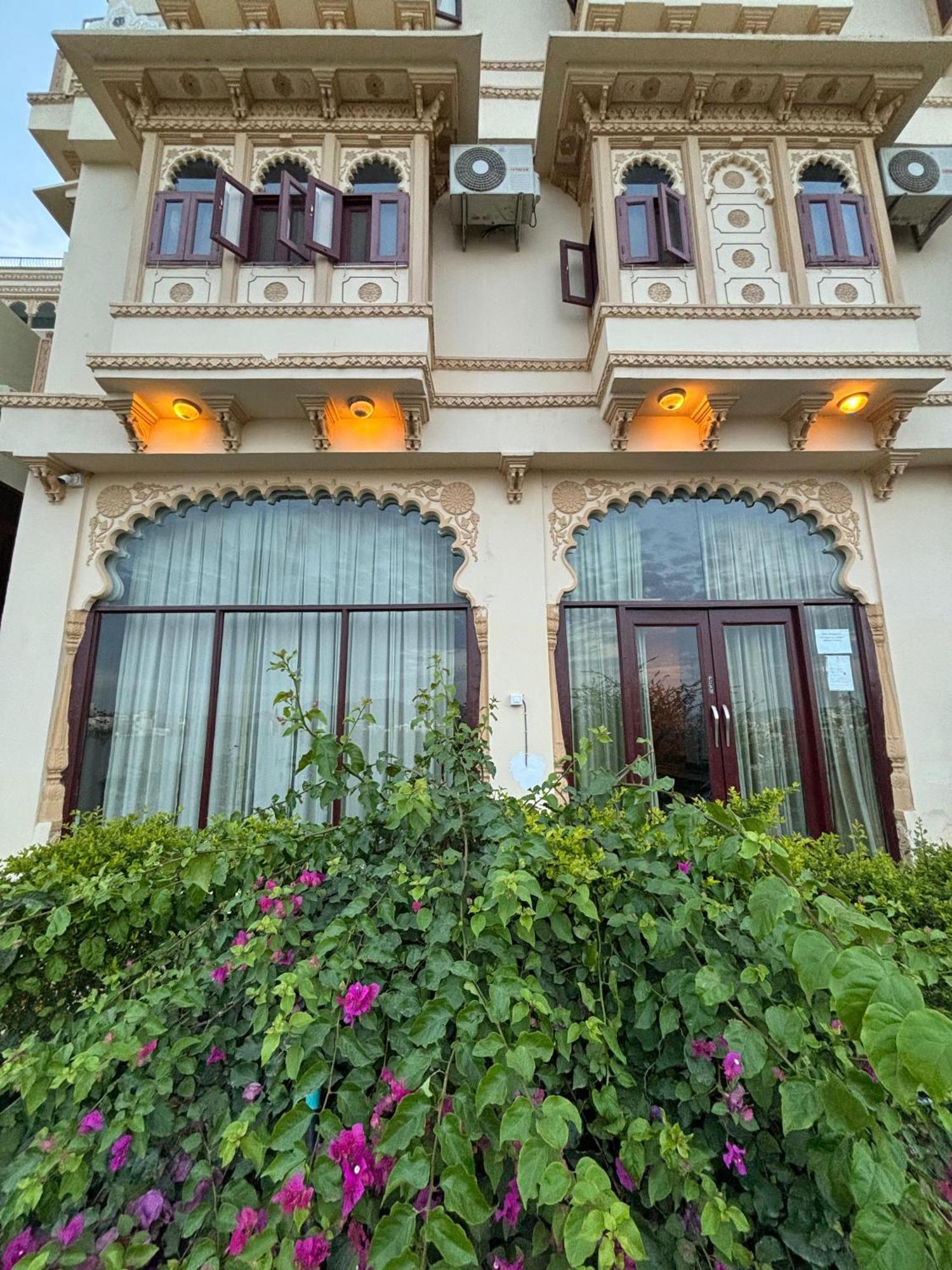 Hotel Mewari Villa Udaipur Bagian luar foto