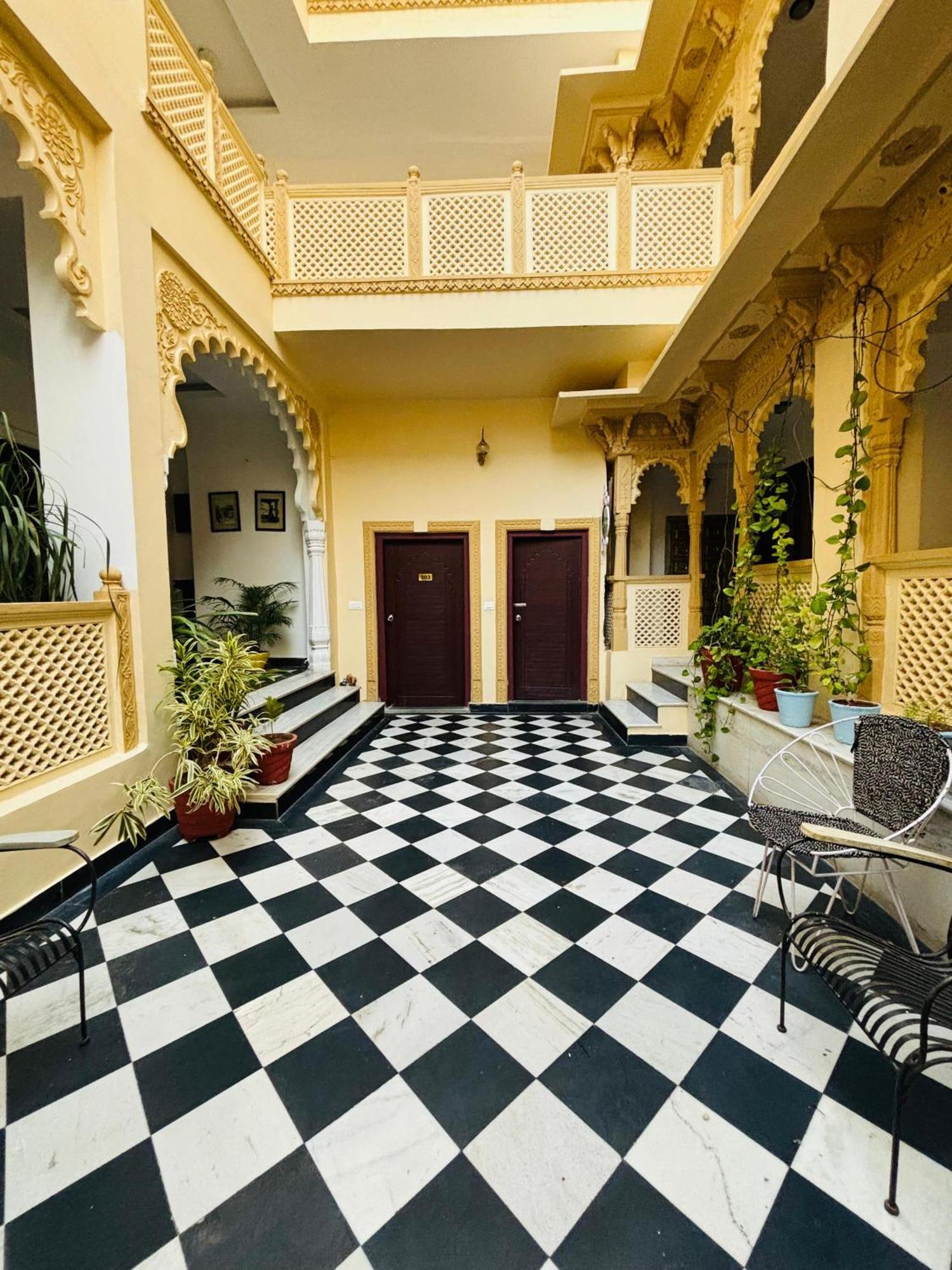 Hotel Mewari Villa Udaipur Bagian luar foto