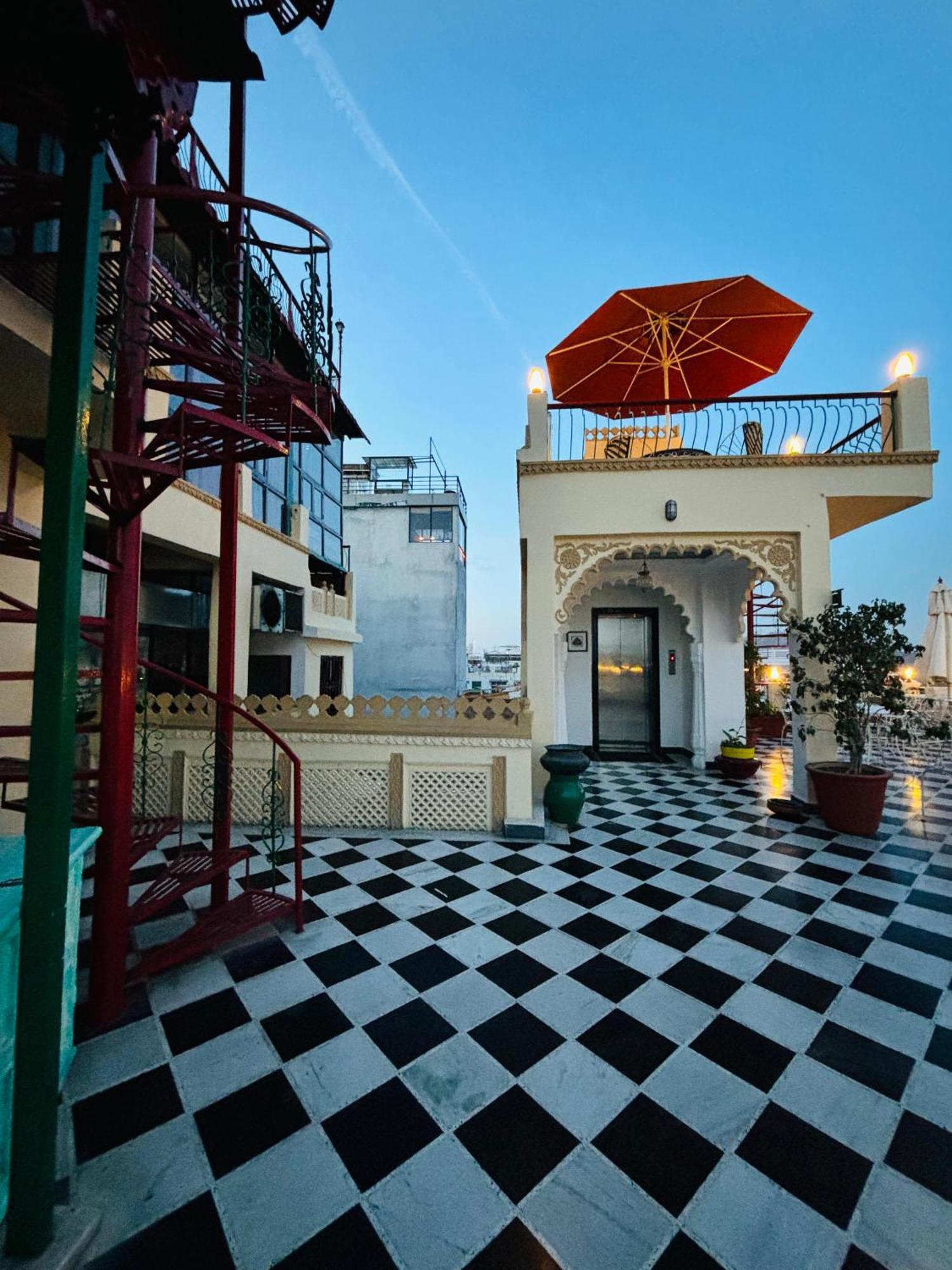 Hotel Mewari Villa Udaipur Bagian luar foto