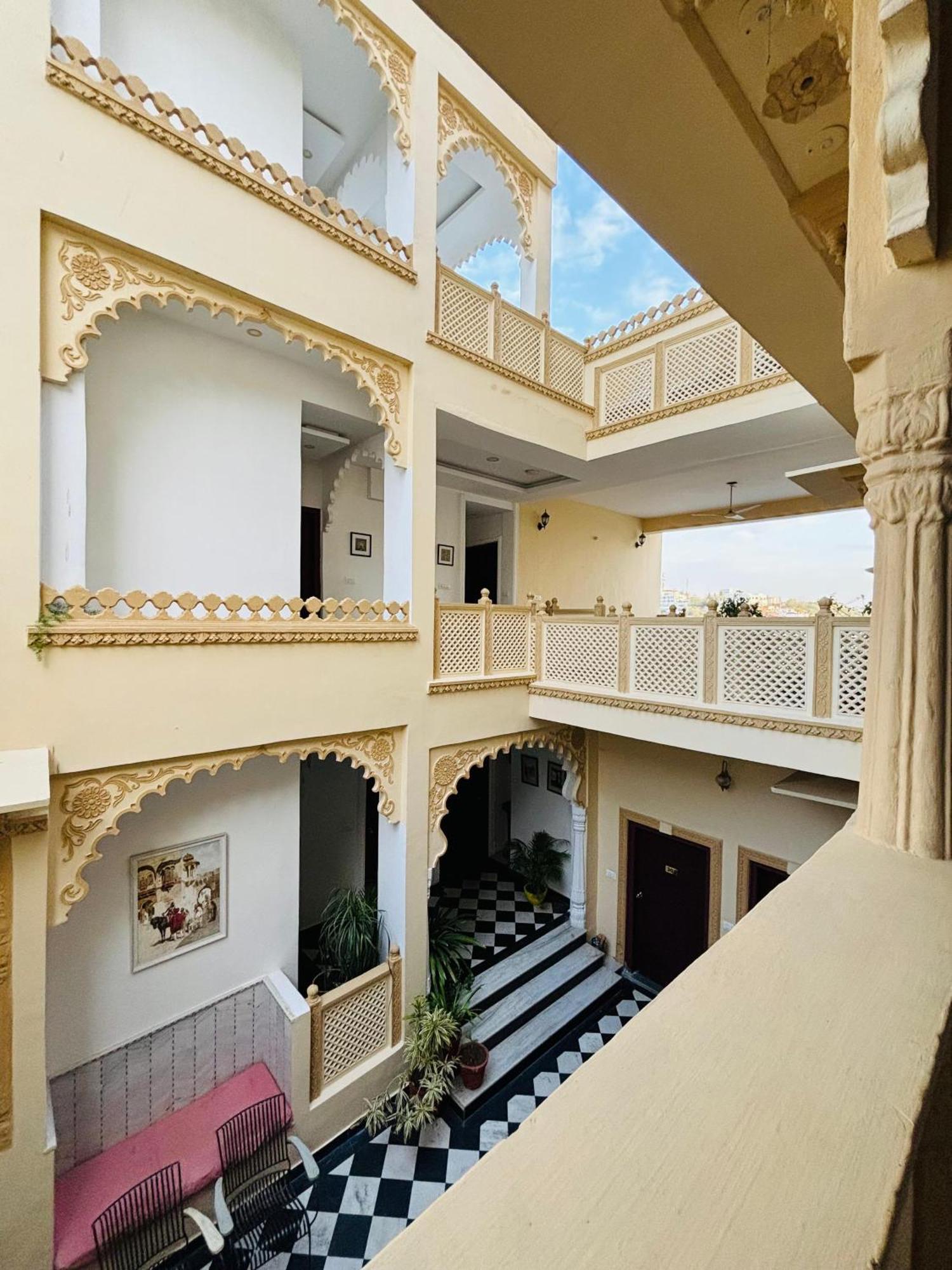 Hotel Mewari Villa Udaipur Bagian luar foto