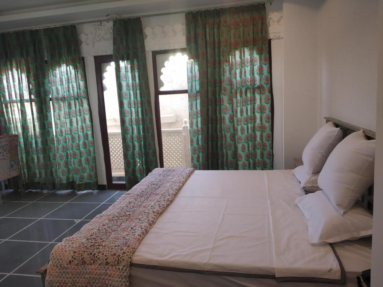 Hotel Mewari Villa Udaipur Bagian luar foto