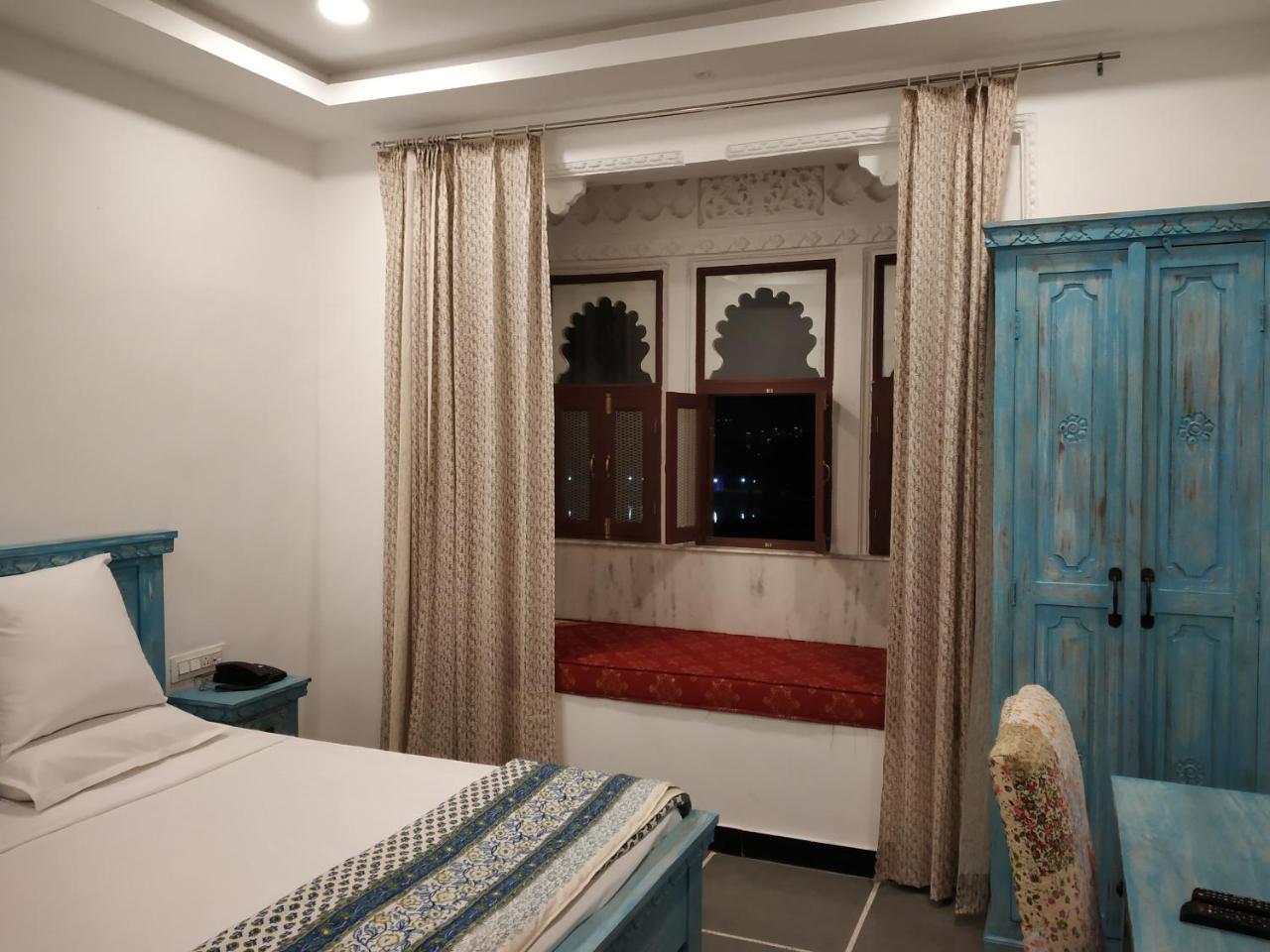 Hotel Mewari Villa Udaipur Bagian luar foto