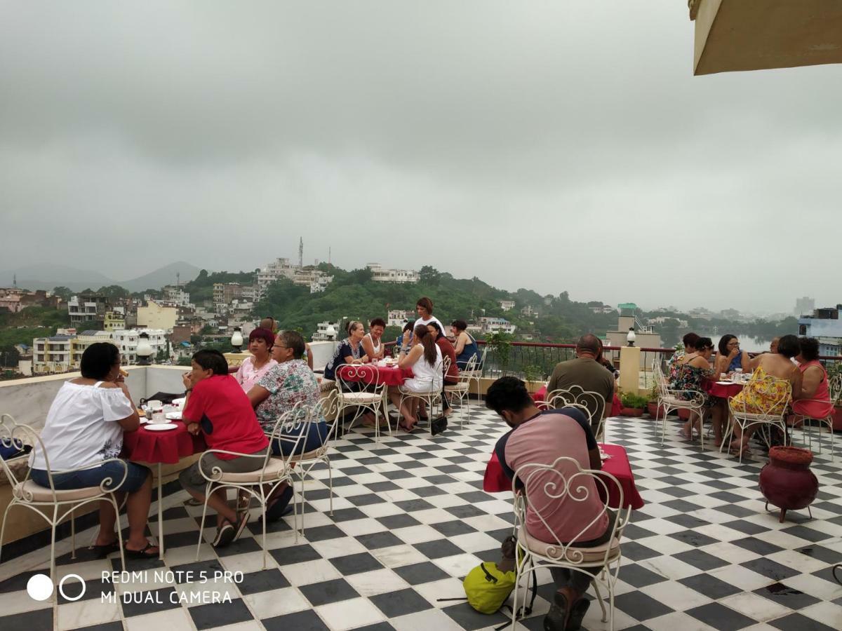 Hotel Mewari Villa Udaipur Bagian luar foto